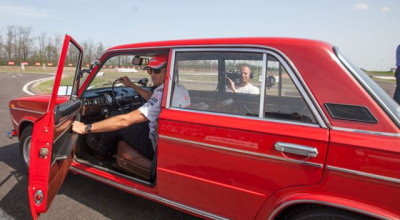 Jenson Button a avut ghinion la volanul unei Lada ! - Photo