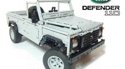 Land Rover Defender construit din LEGO - Photo
