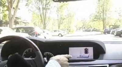 MERCEDES VA CITI SEMAFOARELE - Photo