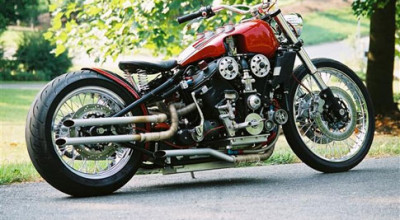 AlfaBeast: motocicleta cu motor V6 Alfa Romeo - Photo