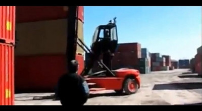 Oups! Aveaţi ceva important în container? - Photo