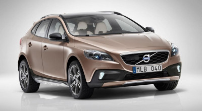 Volvo V40 R-Design si Cross Country au făcut echipa la Paris - Photo
