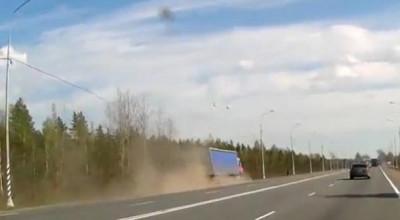 Uite ce se întâmplă când un şofer de TIR adoarme la volan! - Photo