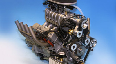 Americanii au creat cel mai mic motor V8 - Photo