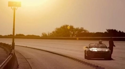 Jaguar F-Type se destăinuie - Photo