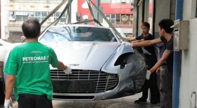 Primul accident cu Aston Martin One-77 - Photo