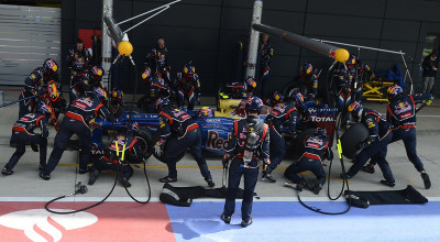 Mark Webber este al doilea pilot cu o dublă în acest sezon - Photo