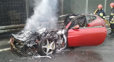 Un Ferrari FF a ars in Polonia - Photo