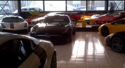 Un showroom plin de masini exotice - Photo