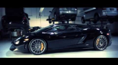 O fata frumoasa si un Lamborghini Superleggera Blancpain - Photo