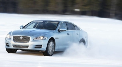 Jaguar introduce tractiunea integrala pe XF si XJ - Photo