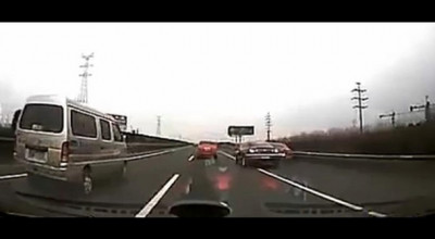 Accident dupa o depasire gresita - Photo