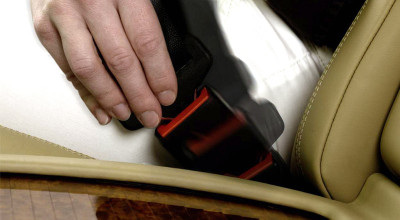 Centuri de siguranţă active de la Mercedes-Benz - Photo