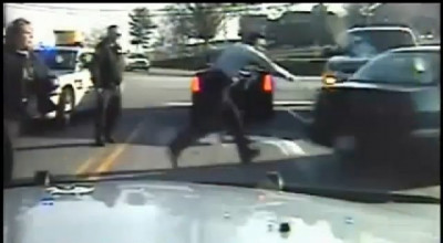 O femeie a incercat de 3 ori sa scape de politie - Photo