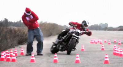 Un drift de senzaţie cu motocicleta - Photo