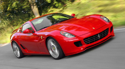 Ferrari 599 GTB Fiorano vs Ferrari F40 - Photo