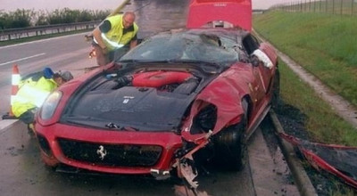 Ferrari 599 distrus - Photo