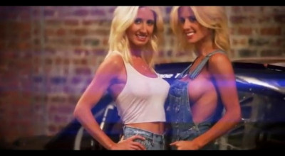 Două surori gemene şi sexy! - Photo