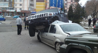 Hummer vs Logan - Photo