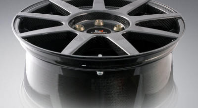 Prima jantă din fibră de carbon - Photo