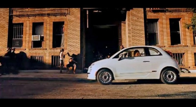 Jennifer Lopez la volanul unui Fiat 500C - Photo