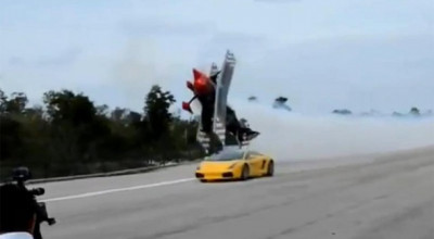 Lamborghini vs. avion!!! - Photo