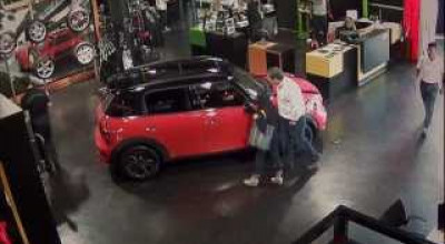 Mini continuă să atragă clienţii prezentând un nou clip din seria 