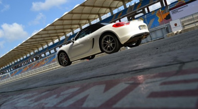 Porsche Boxster S vs. Porsche 911 Carrera - Photo