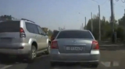 Cum s-a razbunat un sofer pe doua masini din trafic, care nu-l lasau sa depaseasca - Photo