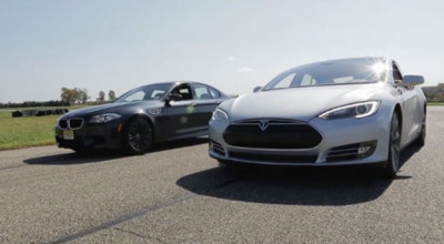 Tesla Model S contra BMW M5, Drag Race - Photo