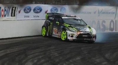 Ken Block face drifturi cu un Ford Fiesta AWD - Photo