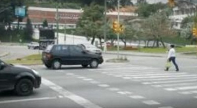 Ce pateste un sofer, care opreste masina fix pe trecerea de pietoni - Photo