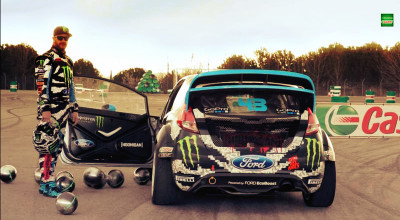 Ken Block joacă fotbal în Footkhana - Photo