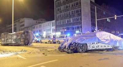 Prototipul noului BMW Seria 7 2016 a tamponat un automobil de poliţie în Germania! - Photo