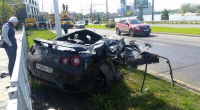 Un fotbalist rus, beat, la volanul unui Nissan GT-R a făcut accident cu 170km/h şi a rămas viu! (VIDEO) - Photo