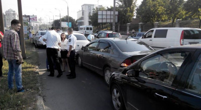Strike! Şase maşini accidentate în lanţ chiar pe viaduct! - Photo