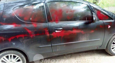 Mai multe automobile din capitală au fost vandalizate şi vopsite cu spray roşu! - Photo