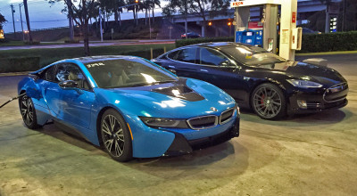 Drag Racing: Tesla Model S P85 D versus BMW i8? (VIDEO) - Photo