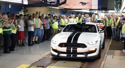 Primul Ford Shelby GT350R Mustang 2016 a ieșit de pe porțile uzinei! - Photo