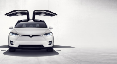 Tesla Model X a fost lansat oficial! Devine cel mai rapid SUV de serie din lume - Photo