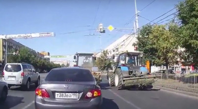 Şi tractoriştii se duelează la semafoare! (VIDEO) - Photo