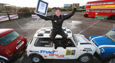 Record mondial pentru cea mai îngustă parcare laterală în marşarier (VIDEO) - Photo