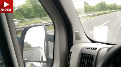 VIDEO: Acel moment când pe autostradă eşti depăşit de un tractor! - Photo