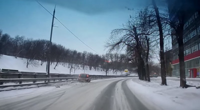 VIDEO: Testele de iarnă. Sau, cu ce a greşit şoferul din imagini? - Photo