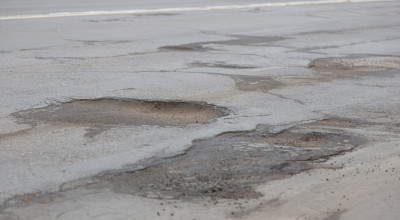 Culmea! În Chişinău poţi fi amendat dacă ocoleşti gropile din asfalt! - Photo