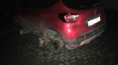 Tinerii care au furat roţile de pe un Renault Captur au fost prinşi! - Photo