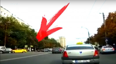 Vezi un accident stupid surprins de o cameră de bord în capitală (VIDEO) - Photo