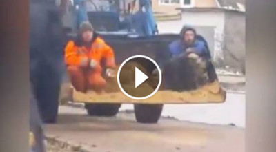 Inovativ? Vezi cum se presoară nisipul pe străzile din Rusia, eficient şi fără să te oboseşti (VIDEO) - Photo