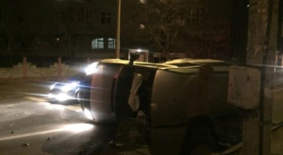 Accident pe strada Bucureşti din capitală! Un microbus s-a răsturnat - Photo