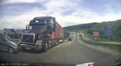 La un pas de tragedie! Cinste inginerilor care au proiectat frânele acestui camion Volvo! - Photo
